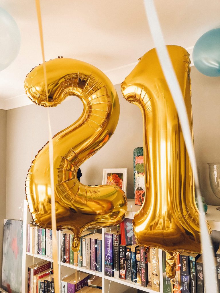 picture of balloons saying "21"